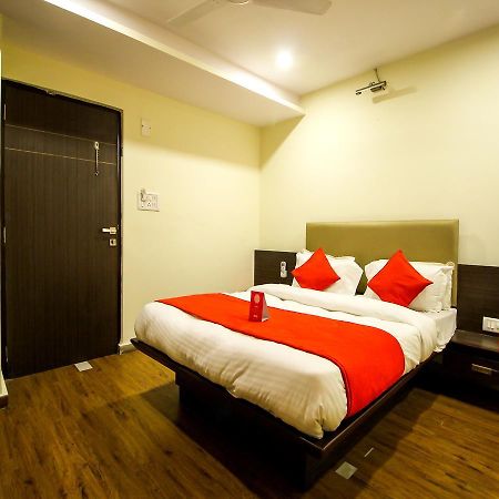 Oyo 6949 New Rajdhani Hotel Vadodara Exterior foto