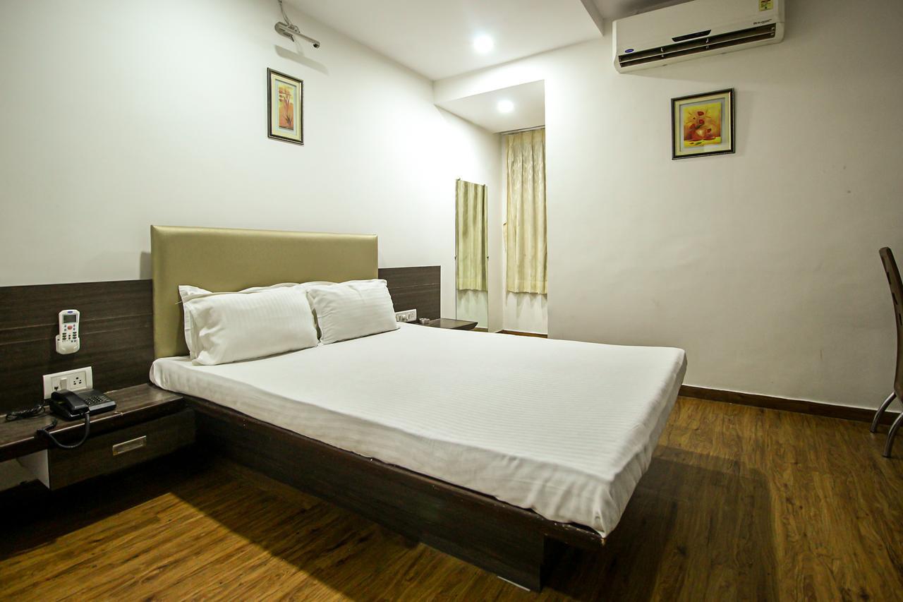 Oyo 6949 New Rajdhani Hotel Vadodara Exterior foto