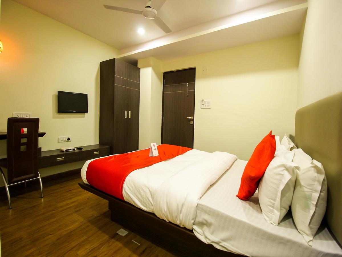 Oyo 6949 New Rajdhani Hotel Vadodara Exterior foto